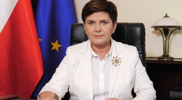 Szydło pytana w wywiadzie w PolsatNews, co stanie się z osobami, które bez kompetencji weszły do spółek Skarbu Państwa odpowiedziała, że jest zdeterminowana, by stworzyć system, który skończy z patologiami tolerowanymi przez poprzedników PiS. (fot.premier.gov.pl) Szydło: Powstanie agencja nadzorująca spółki Skarbu Państwa