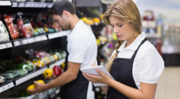 Większość studentów zadeklarowała pracę w gastronomii, handlu i produkcji. (Fot.: Shutterstock) Polski student idzie do pracy, bo chce zarobić, a nie rozwijać karierę