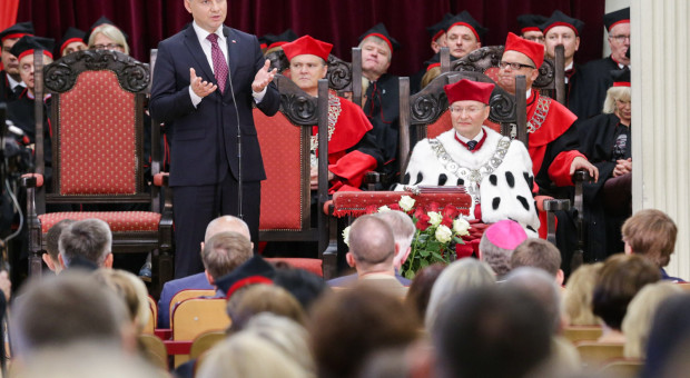 Inauguracja roku akademickiego na Pomorskim Uniwersytecie Medycznym (fot.prezydent.pl/Andrzej Hrechorowicz) Duda na inauguracji roku akademickiego: W nauce potrzebna jest odwaga i uczciwa debata