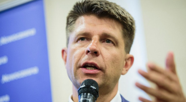 Akcja #Misiewicze Nowoczesnej ujawniła premie w PGNiG (fot.twitter.com/ryszardpetru) Nowoczesna: 200-300 tys. zł premii w PGNiG