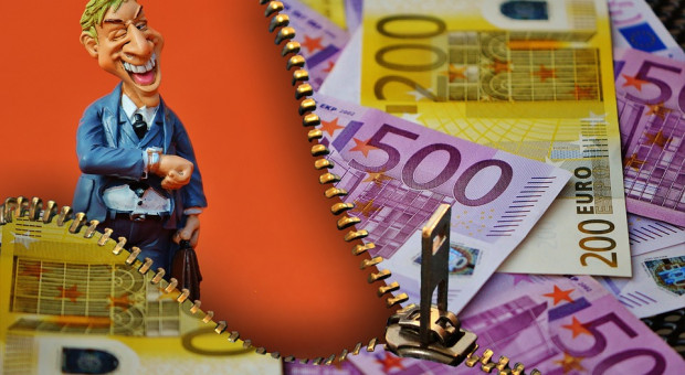 Koszt utrzymania trzech żyjących byłych prezydentów Francji przekracza rocznie 10 milionów euro.(fot. pixabay.com) Prezydent Francji ograniczył przywileje, jakimi cieszyli się jego poprzednicy