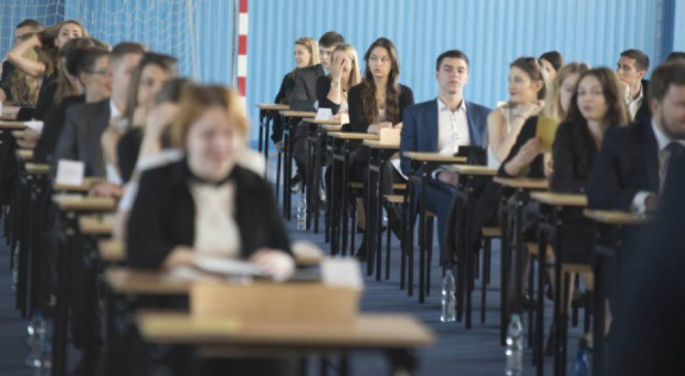 Absolwent szkoły branżowej napisze maturę z języka polskiego, matematyki i języka obcego tak samo jak licealista (fot.pixabay) Reforma oświaty: Nie będzie matury zawodowej po szkole branżowej