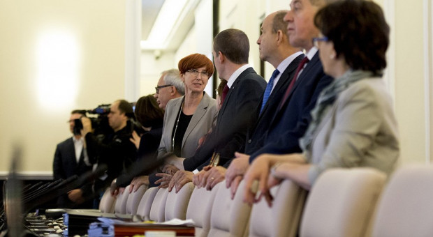 Na początku października szef Komitetu Stałego Rady Ministrów i p.o. ministra skarbu państwa Henryk Kowalczyk mówił, że jednolity podatek ma uprościć system rozliczeń (fot. Kancelaria Premiera/twitter) Rząd pracuje nad uproszczeniem systemu podatkowego