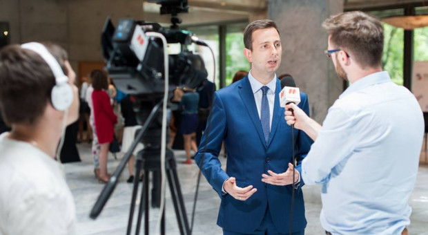 - Pojawia się coraz więcej ofert pracy dla osób z najniższymi kwalifikacjami - mówi Władysław Kosiniak-Kamysz, lider PSL. (fot.facebook) Kosiniak-Kamysz: Brakuje pracowników z określonymi kwalifikacjami, więc presja płacowa będzie rosła