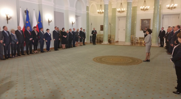 Premier Szydło na Radzie Dialogu Społecznego (fot.twitter.com/PremierRP) Rada Dialogu Społecznego, Szydło: Czas pomyśleć o wsparciu polskich przedsiębiorców