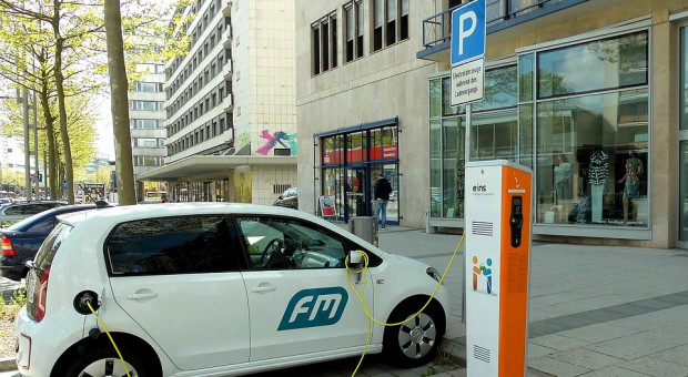 Stopień przygotowania sektora energii na upowszechnienie samochodów elektrycznych zadecyduje o tym, czy elektromobilność będzie szansą na wzrost innowacyjności energetyki i impulsem do jej rozwoju (fot.energetykainzynieria.pl) Powstała spółka ElectroMobility Poland