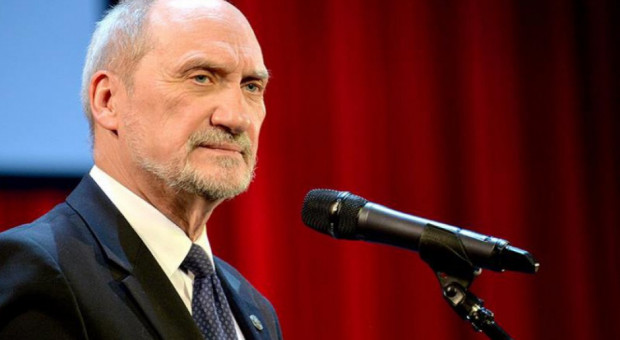 Macierewicz: ws. Caracali nie było gwarancji 6 tys. miejsc pracy (Antoni Macierewicz, fot.facebook.com) Macierewicz: Kontrakt na Caracale nie gwarantował 6 tys. miejsc pracy