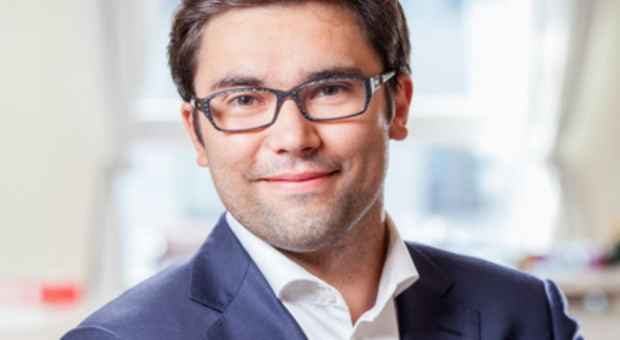 Nadal nie wiadomo, co ze stawką 19 proc. dla prowadzących działalność gospodarczą - mówi ekspert (Radosław Piekarz, fot.goldenline.pl) Jednolity podatek, Piekarz: Przedsiębiorcy o dochodach do 90 tys. zł rocznie mogą spać spokojnie
