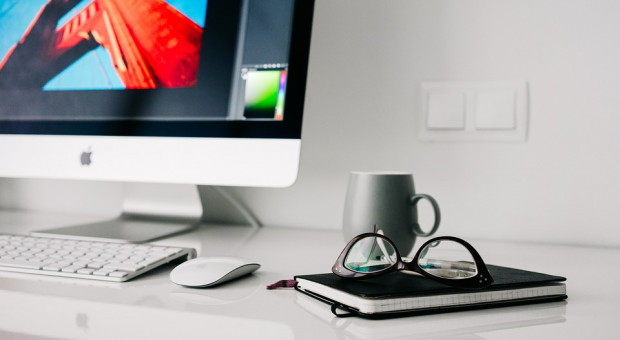 Sprzedawcy internetowi są odpowiedzialni za zamówioną przesyłkę aż do momentu fizycznego przekazania jej konsumentowi (fot. pixabay.com/ CC0 Public Domain) E-sklep ponosi odpowiedzialność także za wysyłkę towaru