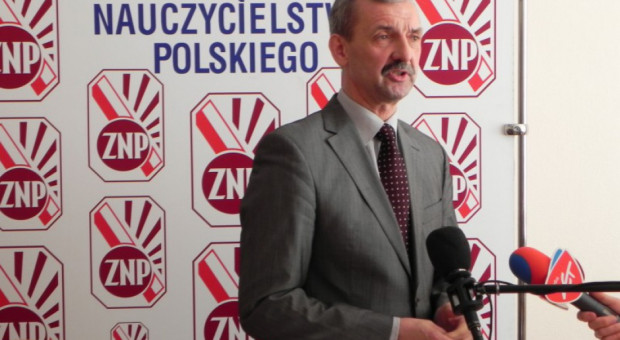 Wraz ze zmianą dyrektorów placówek edukacyjnych będą zwalniani nauczyciele, którzy są członkami ZNP - mówi przewodniczący ZNP (Sławomir Broniarz, fot.znp.edu.pl) Broniarz: Reforma edukacji uderzy w ZNP. Nauczyciele będą zwalniani