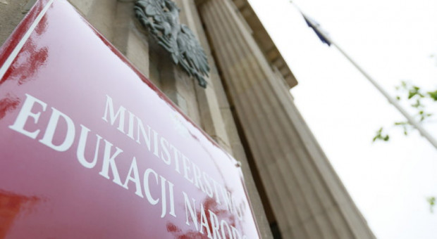 Rząd zdecydował, że od września 2017 roku wróci 8-letnia szkoła podstawowa oraz 4-letnie liceum i 5-letnie technikum, a szkołę zawodową zastąpi dwustopniowa szkoła branżowa. (fot. MEN) Strona społeczna RDS, oprócz Solidarności, apeluje o wstrzymanie reformy oświaty
