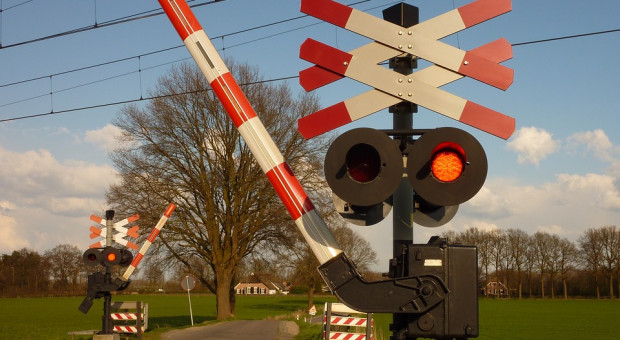 W czołowym zderzeniu pociągów na jednotorowym odcinku trasy pomiędzy miejscowościami Kolbermoor i Bad Aibling w Bawarii 9 lutego br. zginęło 12 osób, a 89 doznało obrażeń, w tym wielu bardzo poważnych. (fot.pixabay.com) Niemcy: Dyspozytor ruchu przyznał się do winy za katastrofę kolejową