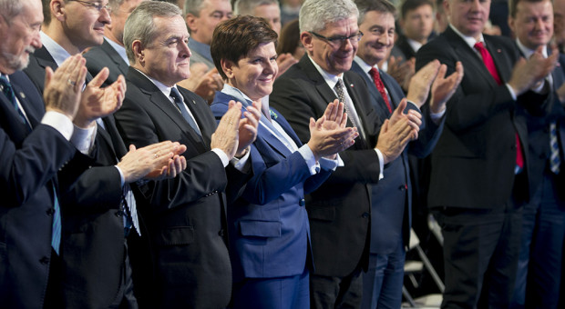 Mija 365 dni, od kiedy Beata Szydło i jej ministrowie zaczęli pracować w rządzie. (fot.:KPRM/flickr.com/domena publiczna) Rok rządu Beaty Szydło: 500 plus, stawka godzinowa i wiek emerytalny