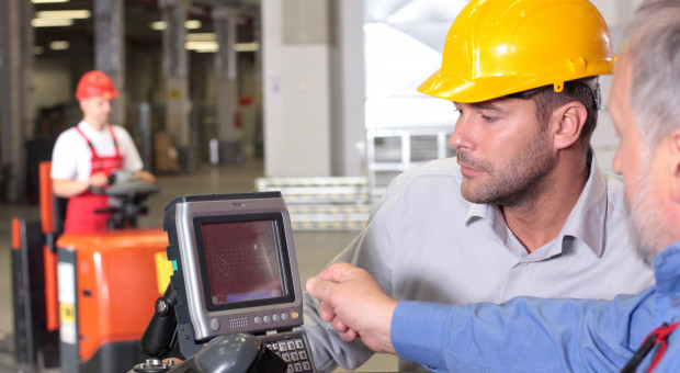 6746 zł brutto – to średnia pensja specjalisty ds. nowych uruchomień. (Fot. Fotolia) Ile zarabia inżynier lub technolog produkcji, ile kierownik ds. procesu produkcji, a ile dyrektor?
