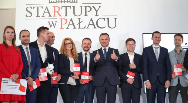 Polscy młodzi przedsiębiorcy spotkali się ze swoimi partnerami ze Szwajcarii, a także z przedstawicielami dużych firm telekomunikacyjnych i informatycznych. (fot. Kancelaria Prezydenta/twitter) W Szwajcarii spotkanie przedstawicieli polskich i szwajcarskich start-upów