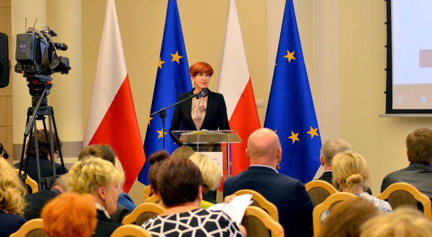 MRPiPS wprowadziło minimalną stawkę godzinową i wyższą płacę minimalną (fot.facebook.com/elzbieta.rafalska) Rok rządów, Ministerstwo Rodziny: Wyższa płaca minimalna oraz większa emerytura i renta