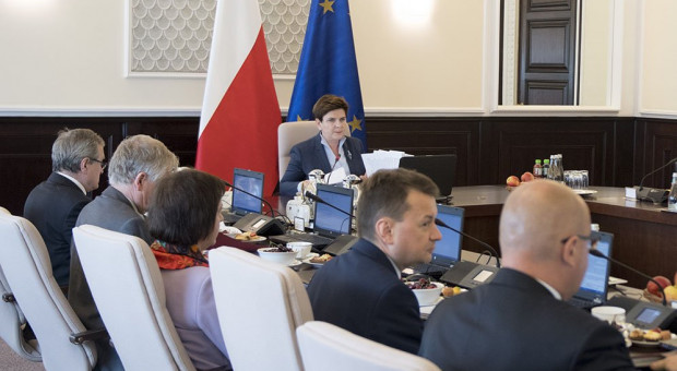 Zgodnie z projektem, wobec niektórych firm wprowadzony zostanie zatem obowiązek ujawniania powyższych kwestii w sprawozdaniu z działalności (w formie oświadczenia) lub w odrębnym sprawozdaniu. (fot. Kancelaria Premiera/twitter) Rząd za większą transparentnością przedsiębiorstw