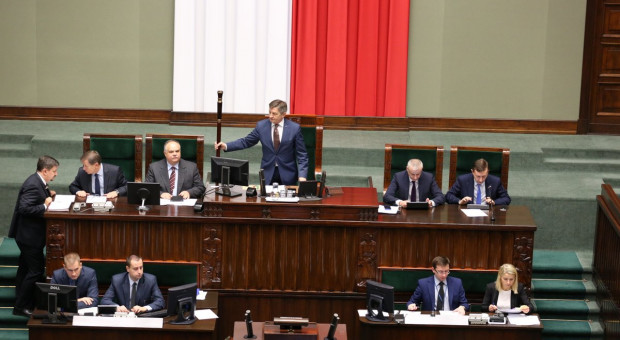Ustawa utrzymuje w tym i przyszłym roku kwotę wolną od podatku w obecnej wysokości. (fot. Kancelaria Sejmu/twitter) Sejm za ustawą utrzymującą dotychczasową kwotę wolną od podatku