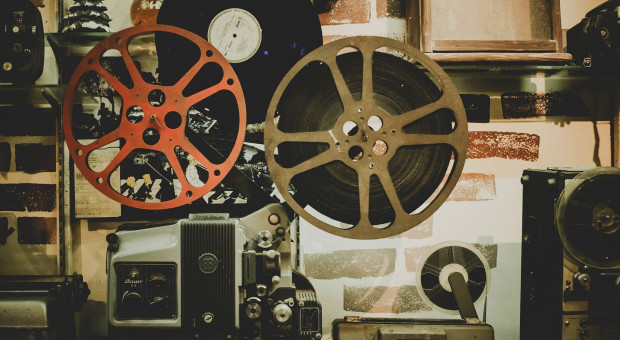 Projekt przewiduje zwrot części kosztów poniesionych na produkcję audiowizualną na terytorium Polski dla producentów filmowych (fot.pixabay.com) Reżyser, praca: Rząd wesprze filmowców