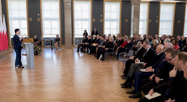 Beata Szydło na spotkani z pracownikami socjalnymi (fot.premier.gov.pl) Dzień Pracownika Socjalnego 2016: Nagrody i wyróżnienia dla najlepszych