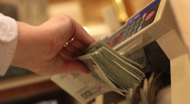 Wśród pracowników sektora bankowego dominującym czynnikiem stresogennym w pracy były: rozszerzanie zakresu odpowiedzialności (65,1 proc. wskazań) i wielozadaniowość na stanowisku pracy (43,1 proc.) (fot. PTWP/Andrzej Wawok) "Solidarność" bankowców chce wpisania do Kodeksu pracy ochrony przed skutkami stresu