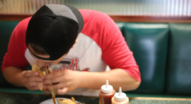 W fast foodach klientów nie brakuje. Brakuje jednak pracowników. (fot. pixabay.com) Ministerstwo Rodziny, Pracy i Polityki Społecznej o zawodach deficytowych