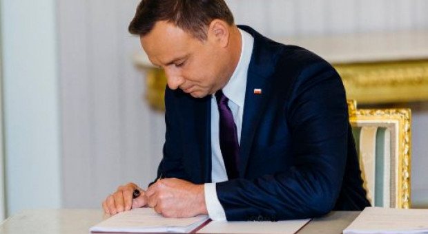 O podpisaniu ustawy poinformowała Kancelaria Prezydenta, przypominając, że Protokół z 2014 r. wszedł w życie w 9 listopada 2015 r. (Fot. twitter) Prezydent podpisał ustawę dot. ratyfikacji protokołu konwencji o pracy przymusowej