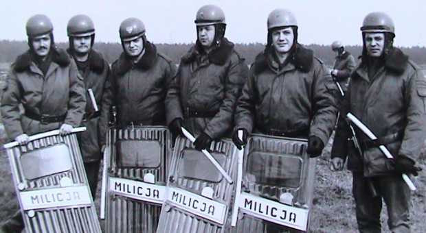 Za służbę na rzecz totalitarnego państwa uznaje się służbę od dnia 22 lipca 1944 r. do dnia 31 lipca 1990 r. (fot.stanwojenny.org) Dezubekizacja: Rząd obniża emerytury i renty byłym funkcjonariuszom SB. Ile będą wynosić?