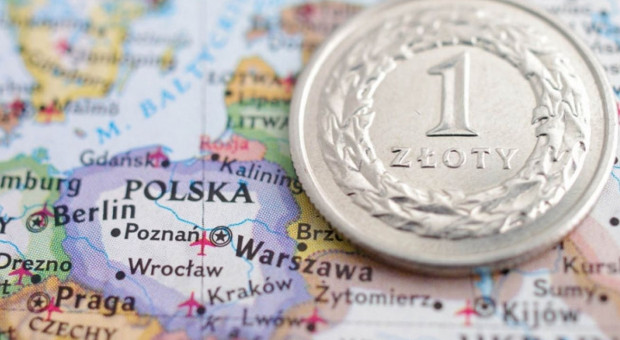 Przeciętne roczne wynagrodzenie według parytetu siły nabywczej w 2015 r. wyniosło w Polsce 24 tys. dol. (fot.premier.gov.pl) GUS, dochody: Polska goni Europę, ale nierówności dochodowe wciąż duże