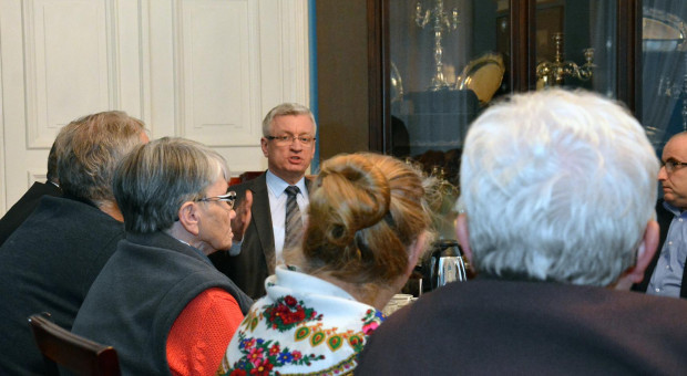 Związkowcy na spotkaniu z prezydentem Jackiem Jaśkowiakiem (fot. poznan.pl) Poznań: Pracownicy miejskich jednostek budżetowych chcą podwyżek. Co na to prezydent?