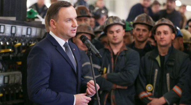 Prezydent Andrzej Duda w poniedziałek (5 grudnia) na spotkaniu z górnikami z kopalni Bogdanka (fot.twitter) Prezydent: Górnicy budują pomyślność gospodarki i państwa