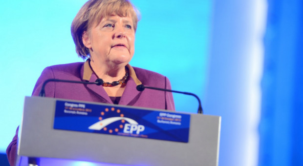Nie wszyscy imigranci, którzy przybyli w zeszłym roku do Niemiec, będą mogli zostać - powiedziała kanclerz (Angela Merkel, fot.Europejska Partia Ludowa/flickr.com/CC BY 2.0) Uchodźcy, Merkel: Sytuacja z imigrantami nie może się powtórzyć