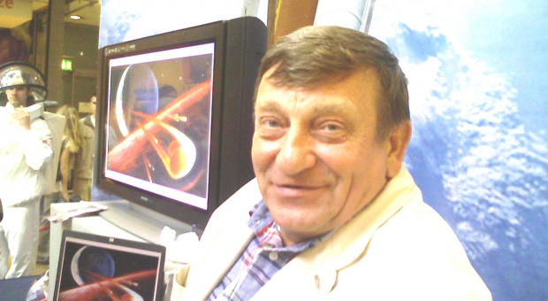 Mirosław Hermaszewski jest jednym z ostatnich żyjących członków WRON. (Fot.: Wikimedia, CC BY-SA 3.0) Hermaszewski służył totalitarnemu państwu. Polski kosmonauta straci część emerytury?