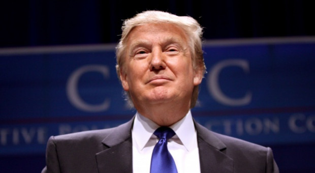 Według Donalda Trumpa pracujący Amerykanie mają się obecnie lepiej niż kiedykolwiek, a bezrobocie jest rekordowo niskie. Fot. Flickr / Gage Skidmore Święto Pracy w USA: Trump sprzecza się ze związkowcami