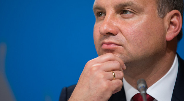 Prezydent zaproponował, by wszystkie projekty aktów normatywnych, dotyczących praw i obowiązków majątkowych przedsiębiorców oraz ich praw i obowiązków wobec organów administracji publicznej były badane pod kątem ich wpływu na mikro, małe i średnie przedsiębiorstwa (fot.:Andrzej Hrechorowicz/KPRP/prezydent.pl) Prezydencki projekt ustawy o zmianie ustawy o swobodzie działalności gospodarczej przyjęty przez Komisję