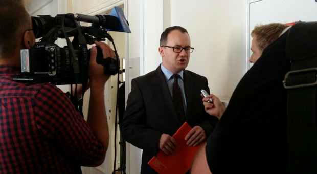 Tak zwane wolności polityczne, jakimi są wolność słowa, wolność do zgromadzeń, czy wolność zrzeszania się to są fundamenty demokracji - powiedział RPO (Adam Bodnar, fot.rpo.gov.pl) Dziennikarze w Sejmie, Bodnar: Pomysł godzi w swobodę wykonywania zawodu przez dziennikarzy