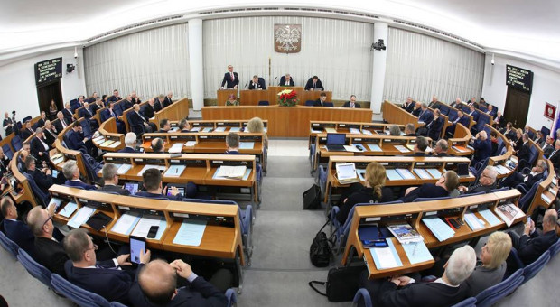 Senat zaproponował poprawki do ustaw: o zasadach zarządzania mieniem państwowym oraz przepisy wprowadzające ustawę o zasadach zarządzania mieniem państwowym. (fot. facebook.com/SenatRP) Senat proponuje zmianę zasad powoływania Rady ds. spółek