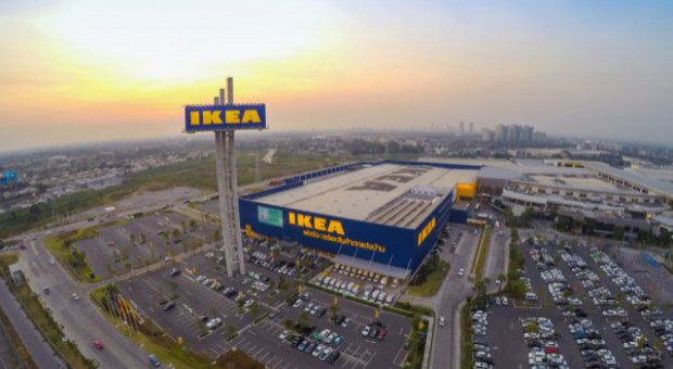 Moda na noc w Ikei szybko rozprzestrzeniła się na cały świat fot. Shutterstock Ikea i jej pracownicy mają kłopot z YouTuberami