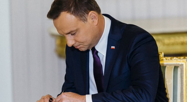 O podpisaniu przez Andrzeja Dudę ustawy poinformowano na stronie internetowej prezydenta. (fot. prezydent.pl) To już pewne: Emerytury i renty b. funkcjonariuszy aparatu bezpieczeństwa PRL zostaną obniżone
