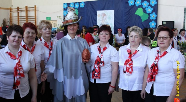 Koła Gospodyń Wiejskich kultywują tradycje, ale nie tylko (fot..trabkiw.ug.gov.pl) Tańczą, śpiewają, ale też przekazują młodym wiedzę i umiejętności