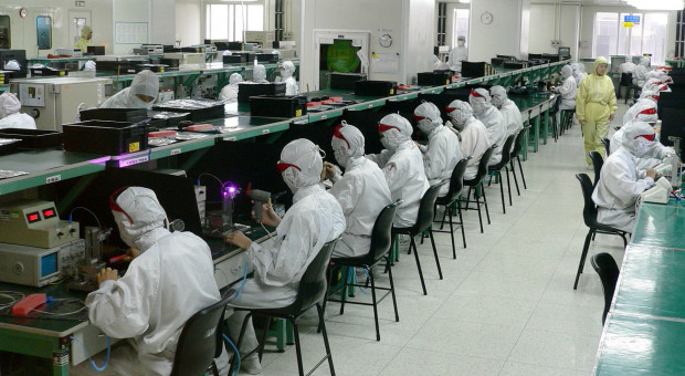 Foxconn Electronics to firma produkująca m.in. iPhony dla Apple, konsole Playstation dla Sony, konsole Xbox dla Microsoft. (Fot. Steve Jurvetson/Wikimedia, lic. CC BY 2.0) Foxconn Electronics, robotyzacja: W ciągu kilku lat ludzi zastąpią roboty