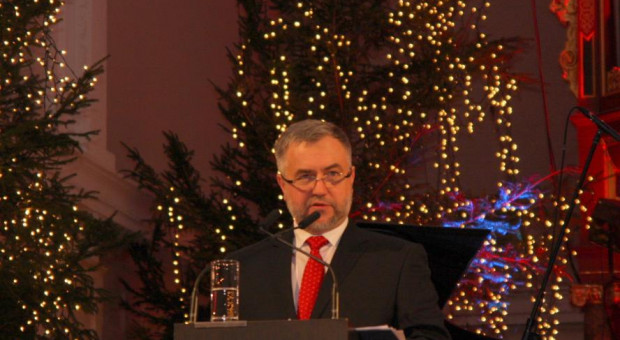 Marszałek Woźniak ogłosił laureata Nagrody im. Ryszarda Kapuścińskiego. (fot. umww.pl) Prezes Volkswagen Poznań z Nagrodą Kapuścińskiego za „czynienie dobra”