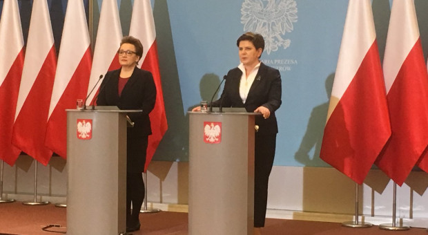 Jak podkreśliła premier, reforma oświaty gwarantuje rodzicom, że ich dzieci będą w szkole bezpieczne (fot. Kancelaria Premiera/twitter) Premier: Reforma oświaty szansą dla nauczycieli