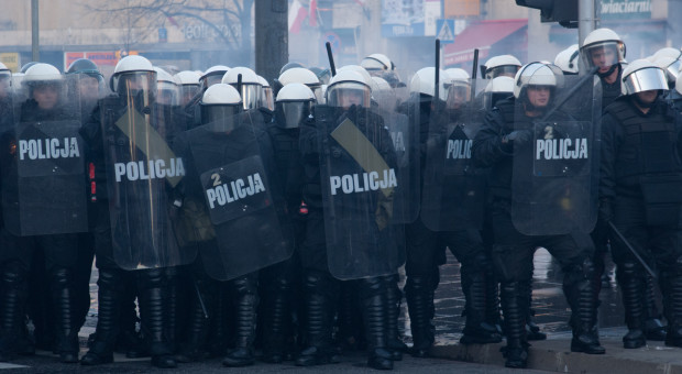 Przebranie funkcjonariuszy za anioły naraziło policję na straty wizerunkowe jako formacji mundurowej? (fot.:Adam Kliczek, http://zatrzymujeczas.pl (CC-BY-SA-3.0) Policjant nie może być aniołem. "Postępowanie dyscyplinarne"
