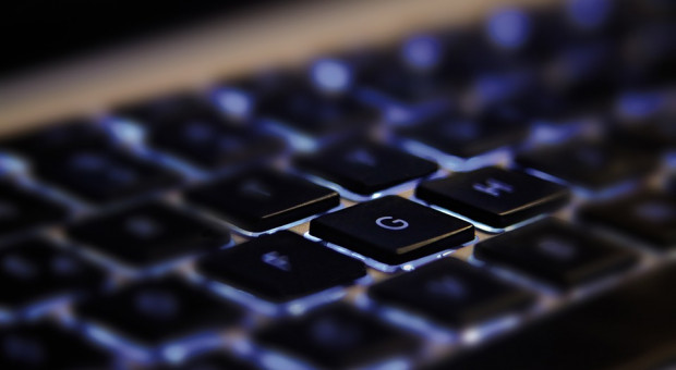 Brak specjalistów odczuwa także obszar cyberbezpieczeństwa (fot. pixabay) Branża IT potrzebuje nawet 50 tys. specjalistów. Deficyt ma się pogłębiać