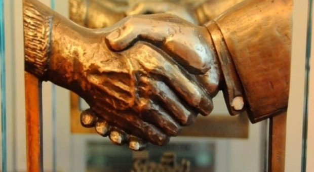 Statuetka NSZZ Solidarność przyznawana w konkursie "Pracodawca przyjazny pracownikom". (fot. NSZZ Solidarność) Grupa Azoty, Lotos, Volkswagen. Pracodawcy przyjaźni pracownikom wybrani