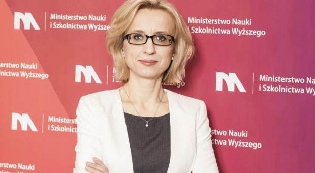 Nowy podział dotacji dla uczelni: Uczelnie w pogoni za dotacją na każdego studenta, otwierały mnóstwo kierunków, których absolwenci nie znajdują zatrudnienia - mówi wiceminister (Teresa Czerwińska, fot. nauka.gov.pl) Nowe zasady dotowania uczelni, Czerwińska: Niektóre kierunki studiów powinny zostać zlikwidowane