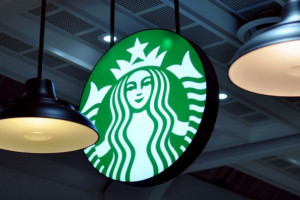 Starbucks chce przyjąć do pracy 10 tys. uchodźców