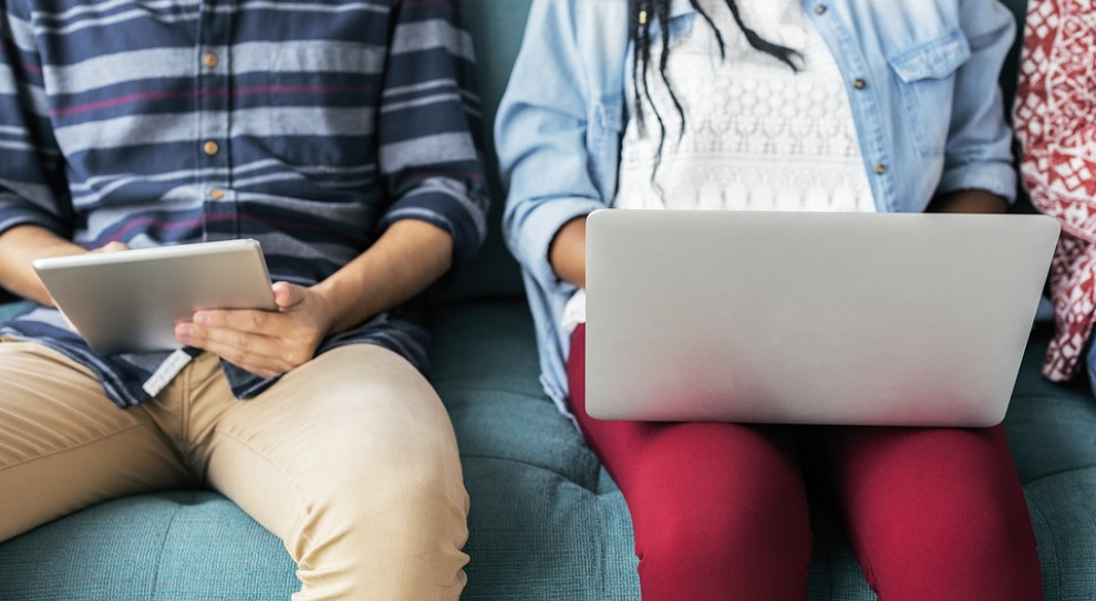 Studiować czy nie? A jeśli tak – to co? Znani menedżerowie podpowiadają. (fot. pixabay) Studia w Polsce już nie są do niczego potrzebne? Znani menedżerowie nie mają złudzeń