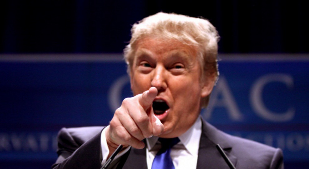 Sąd rozpatrzy legalność antyimigracyjnego dekretu prezydenta USA (Donald Trump, fot.flickr.com/ Gage Skidmore) Antyimigracyjny dekret Donalda Trumpa nielegalny? Największe firmy idą na wojnę